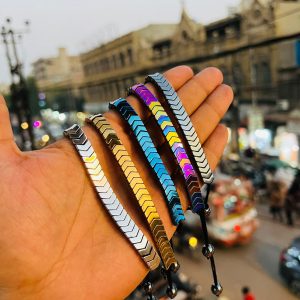 Stylish Adjustable Metal Bracelet for Men & Women – Premium Arrow Design